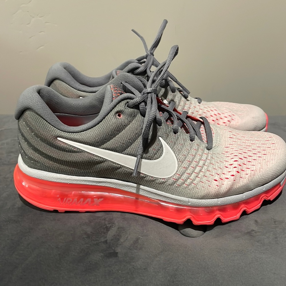 Nike Air Max Size 9.5